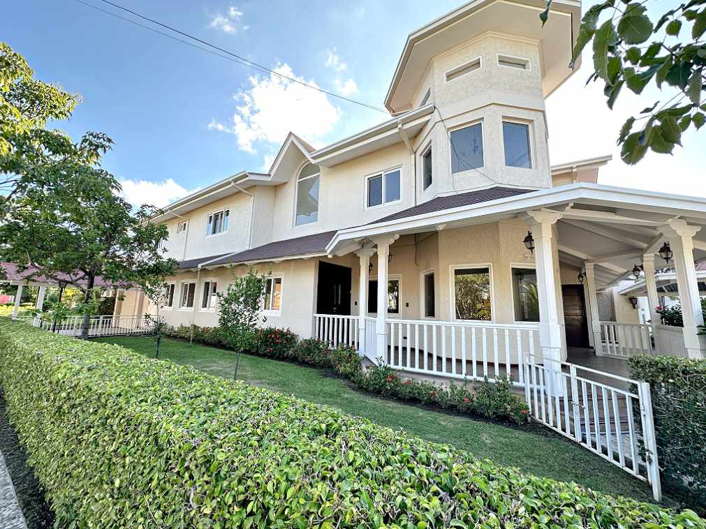 Casa 6to Anillo, Zona Norte, Urbanización Ciudad Jardín, calle Los Tulipanes Foto 1