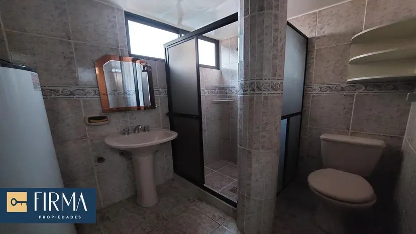 Casa en Calacoto en La Paz 3 dormitorios 3 baños 4 parqueos Foto 6