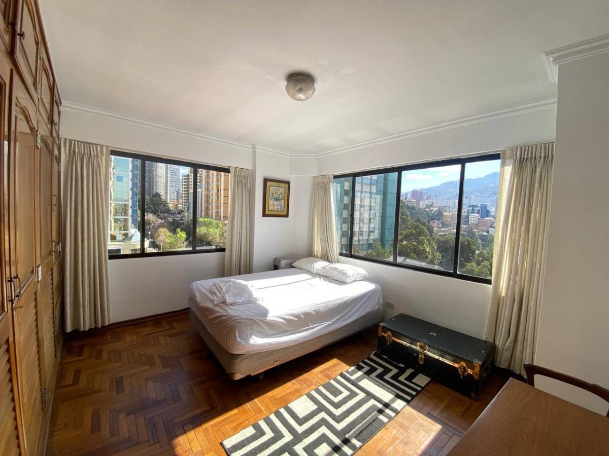 Departamento en San Jorge en La Paz 4 dormitorios 4 baños 1 parqueos Foto 25