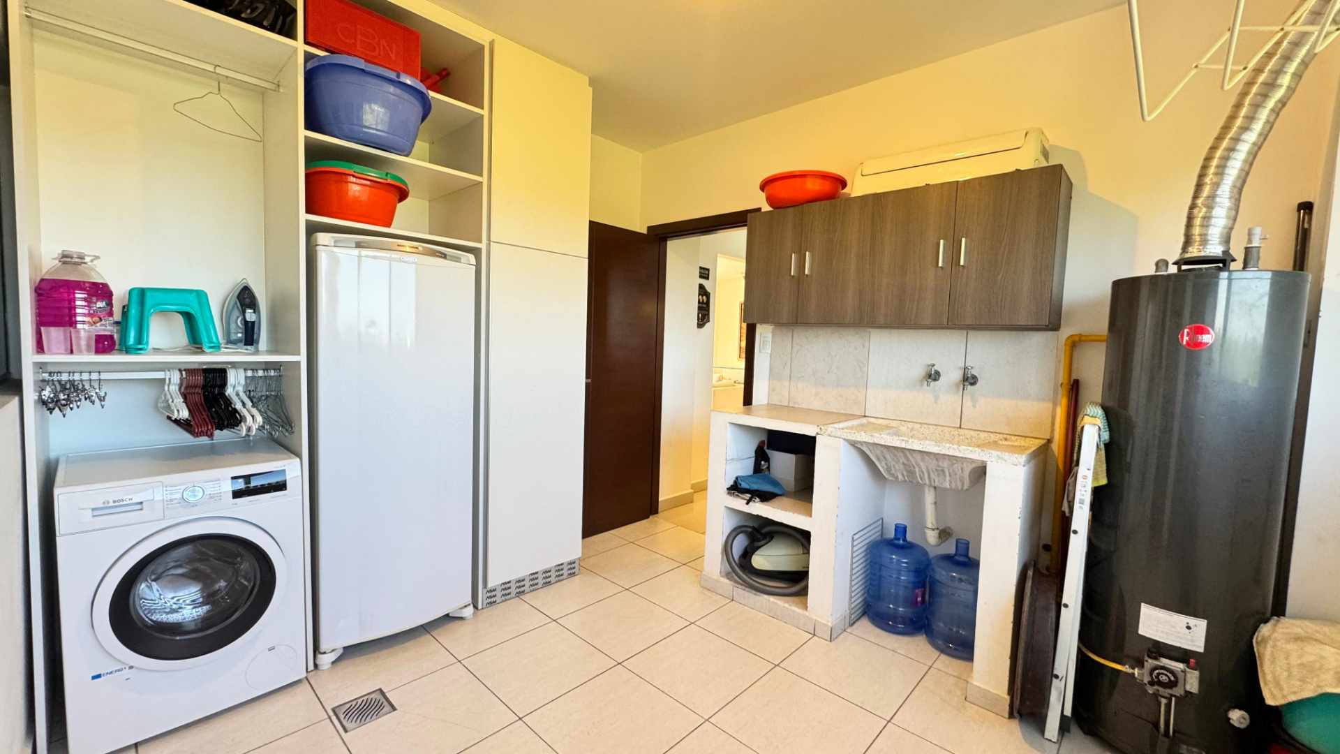 Departamento en Entre 8vo y 9no anillo Norte en Santa Cruz de la Sierra 4 dormitorios 4 baños 2 parqueos Foto 8