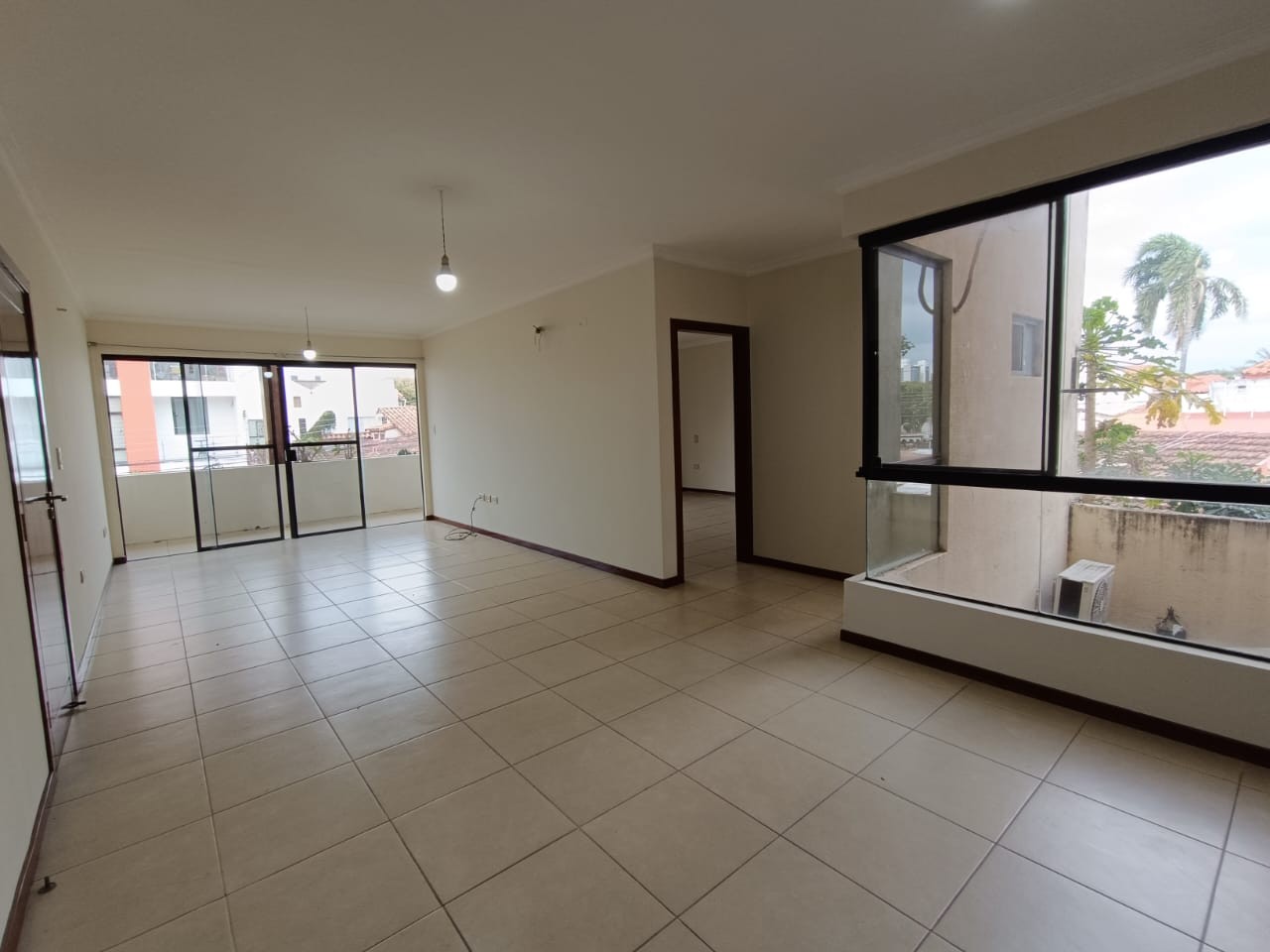 Casa en VentaB. Petrolero Norte Entre Av Alemana y Av Beni  casi 2do. anillo Foto 14