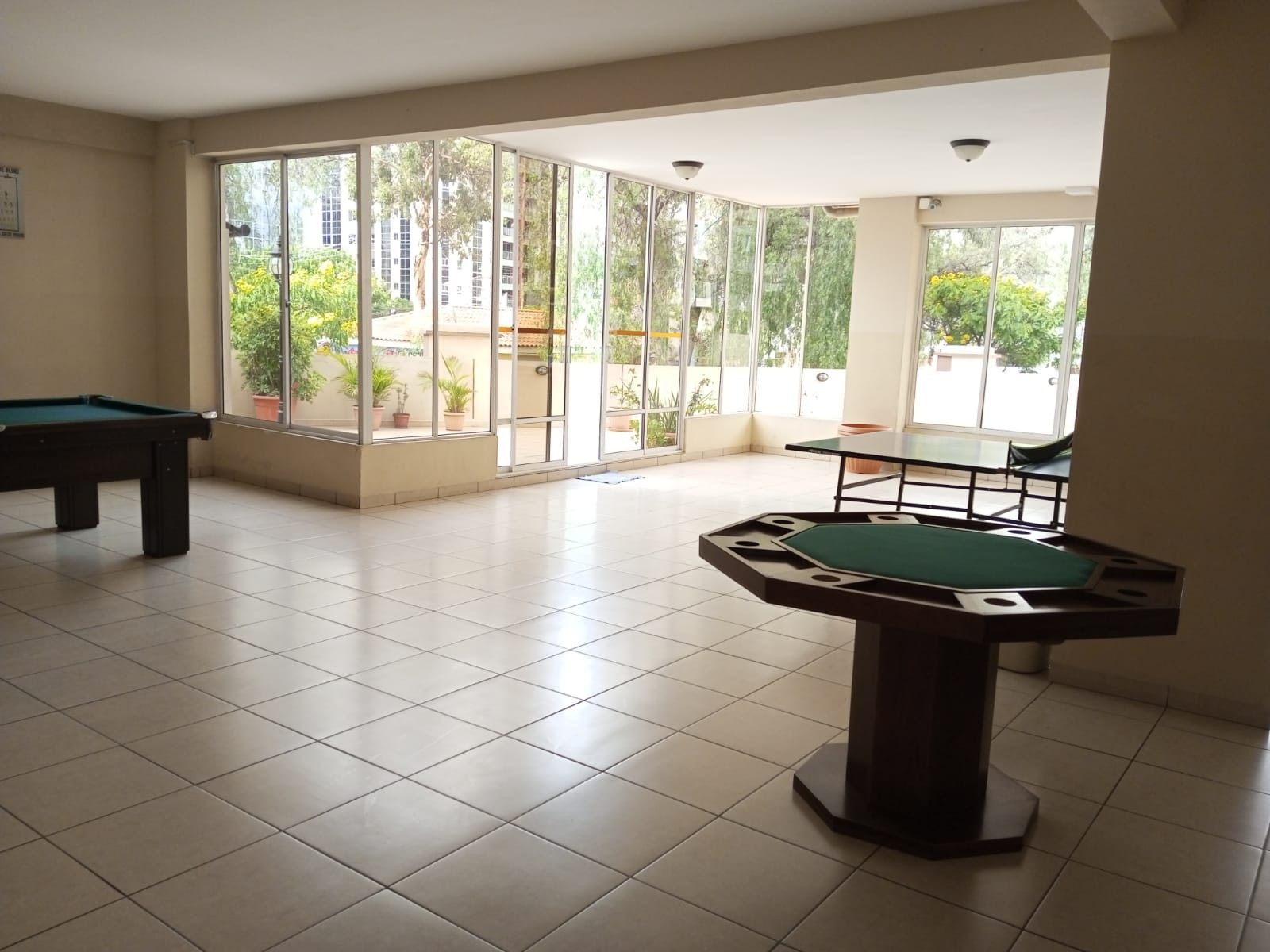 Departamento $US.500.- DEPARTAMENTO AMOBLADO + GARAJE AV. AMERICA Z/ARANJUEZ Foto 3