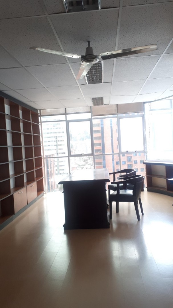 Oficina en Calacoto en La Paz 3 dormitorios 2 baños 1 parqueos Foto 8