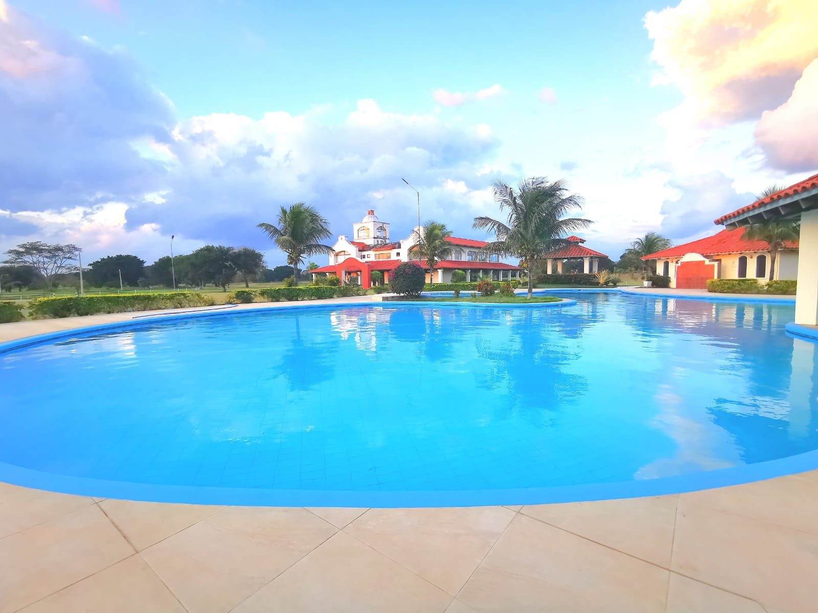 Casa en VentaAV. BANZER - CONDOMINIO CASA DE  CAMPO 4 dormitorios 4 baños 2 parqueos Foto 22