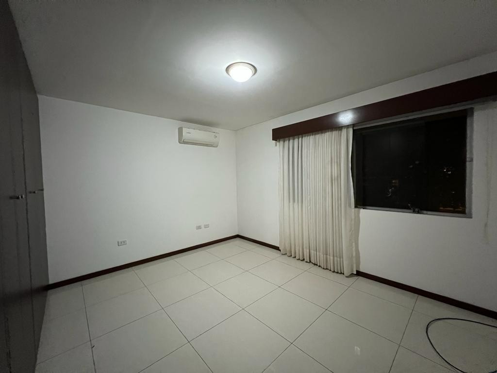 Casa en AlquilerCONDOMINIO LOS BATOS DEL URUBO 3 dormitorios 5 baños 2 parqueos Foto 7