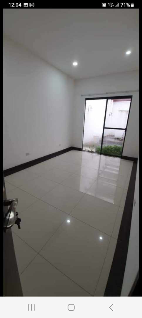 Casa en VentaCasa en condominio cerrado, 7 anillo al norte.   3 dormitorios 5 baños 2 parqueos Foto 3
