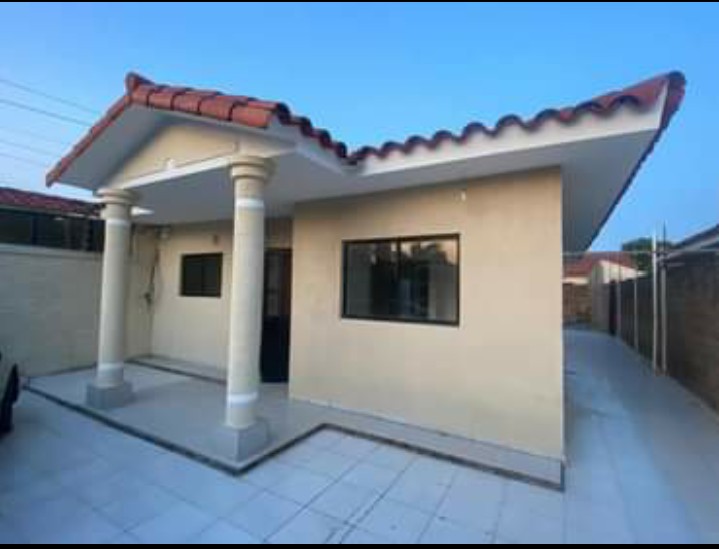 Casa en Entre 6to y 7mo anillo Sur en Santa Cruz de la Sierra 3 dormitorios 2 baños 2 parqueos Foto 2