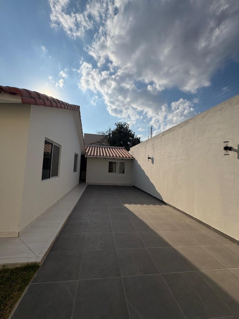 Casa en VentaZona norte, C/ Las Piñas, en plena esquina, entre  la Av. Mutualista y Alemana Foto 18