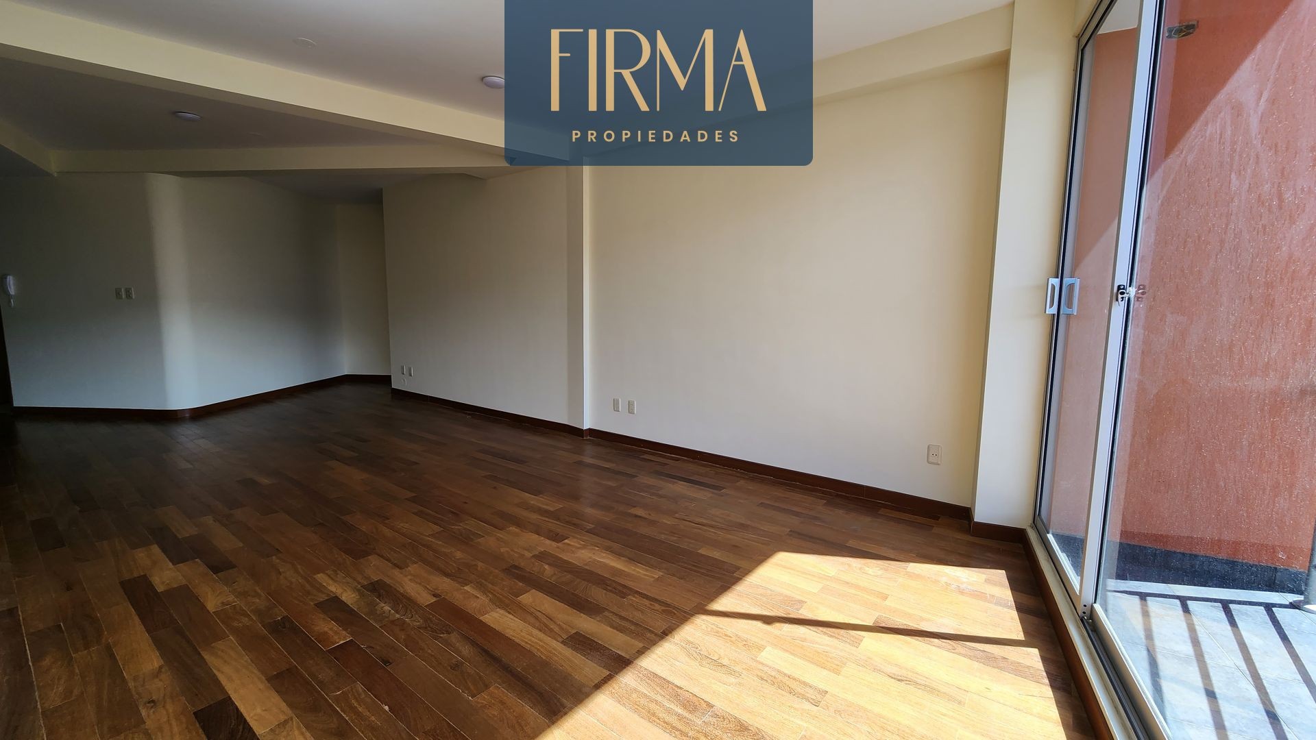 Departamento en Irpavi en La Paz 3 dormitorios 4 baños 1 parqueos Foto 1