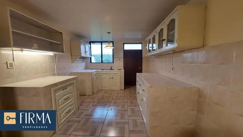 Casa en Calacoto en La Paz 3 dormitorios 3 baños 4 parqueos Foto 3