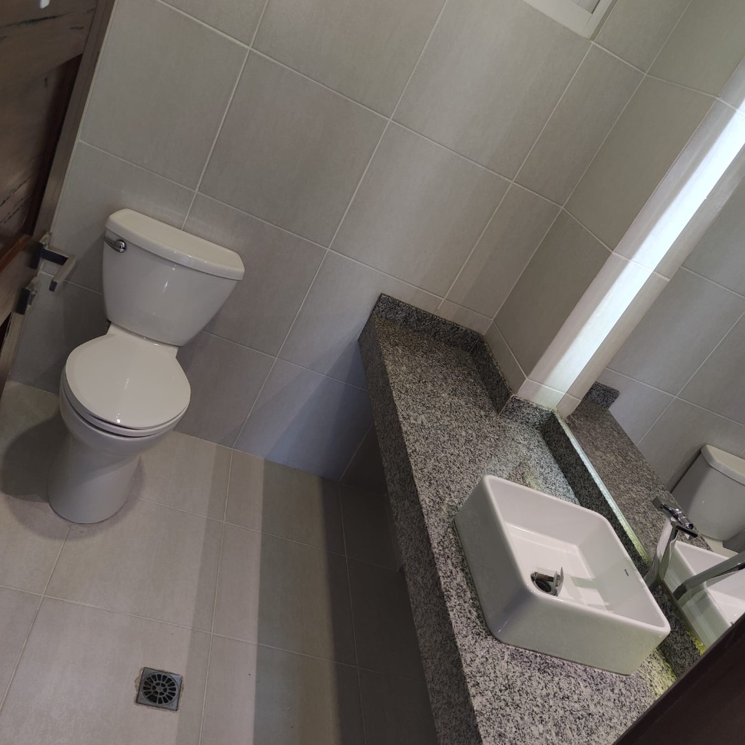 Oficina en AlquilerEQUIPETROL CALLE LOS LIRIOS ESQUINA FLAMBOYANOS 10 dormitorios 6 baños  Foto 5