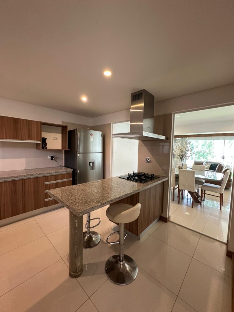 Casa en Entre 5to y 6to anillo Oeste en Santa Cruz de la Sierra 3 dormitorios 3 baños 2 parqueos Foto 7