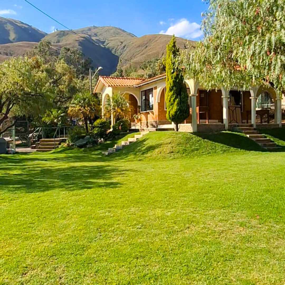 Casa en VentaUrbanización Bella Vista, Avenida Circunvalación este, a la altura del Km. 5 de ida a Sacaba, subiendo 2 cuadras Zona Puntiti Norte. 4 dormitorios 5 baños 1 parqueos Foto 13