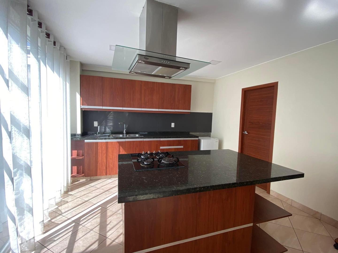 Departamento en Cota Cota en La Paz 3 dormitorios 4 baños 1 parqueos Foto 7