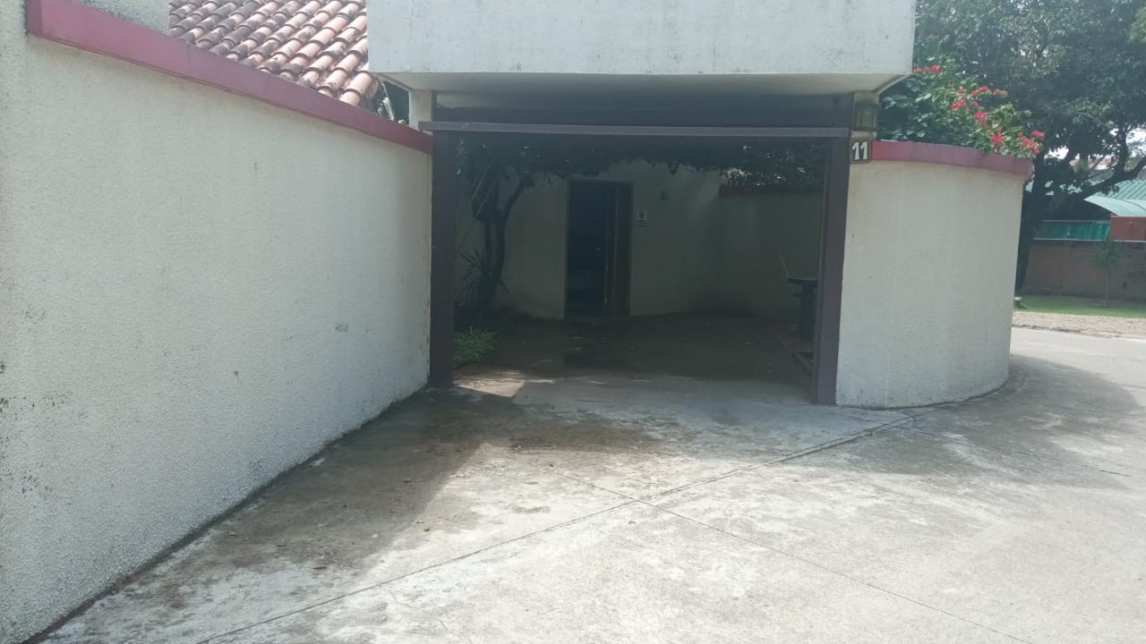 Edificio en Entre 6to y 7mo anillo Norte en Santa Cruz de la Sierra 35 dormitorios 37 baños 35 parqueos Foto 4