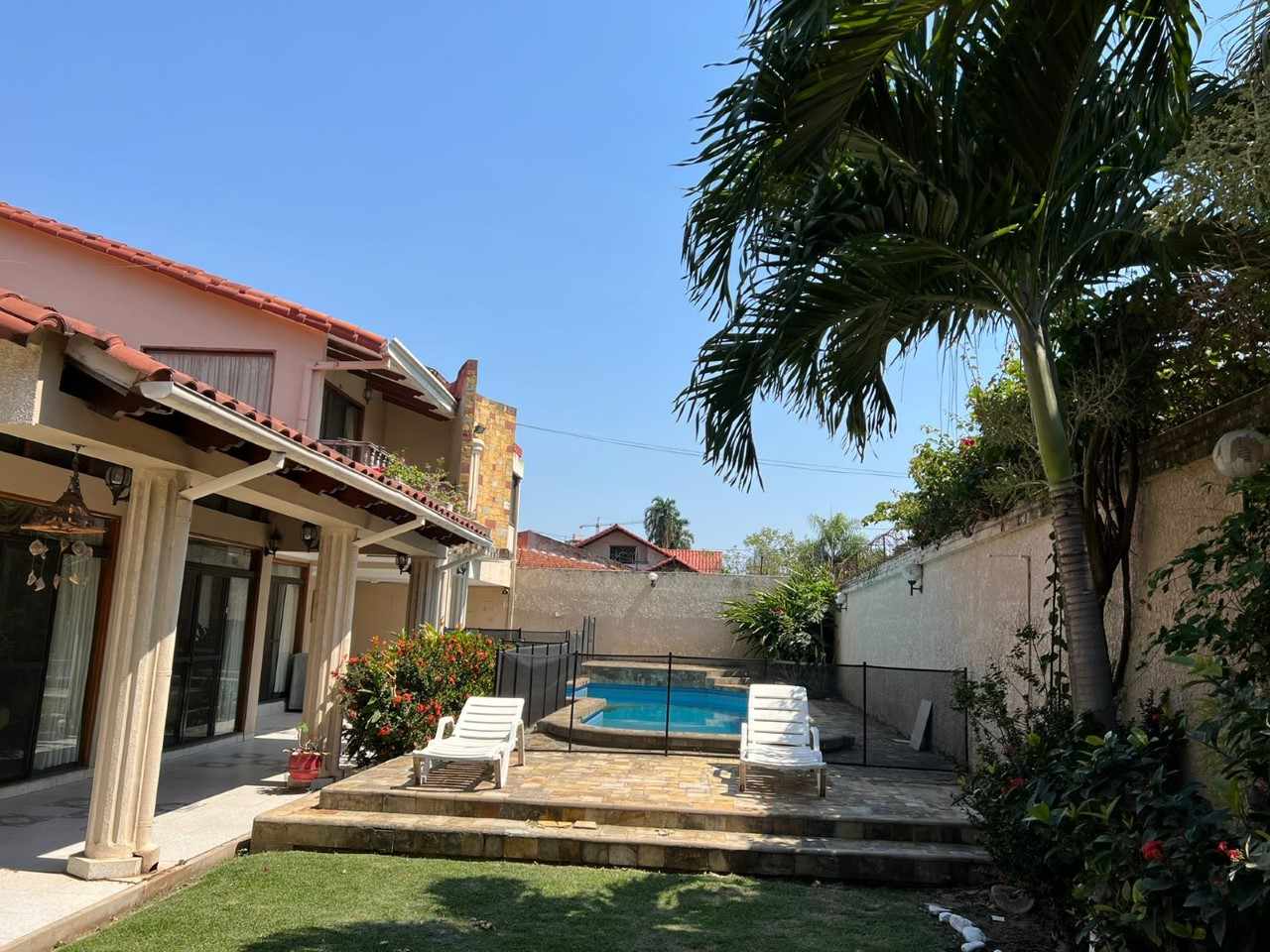 Terreno en VentaEn Ubicación Privilegiada De Ocasión En Venta Amplio Terreno (1.105 m2) con casa Ideal para Desarrollo Inmobiliario o Comercial - 3er Anillo y Radial 26    Foto 13