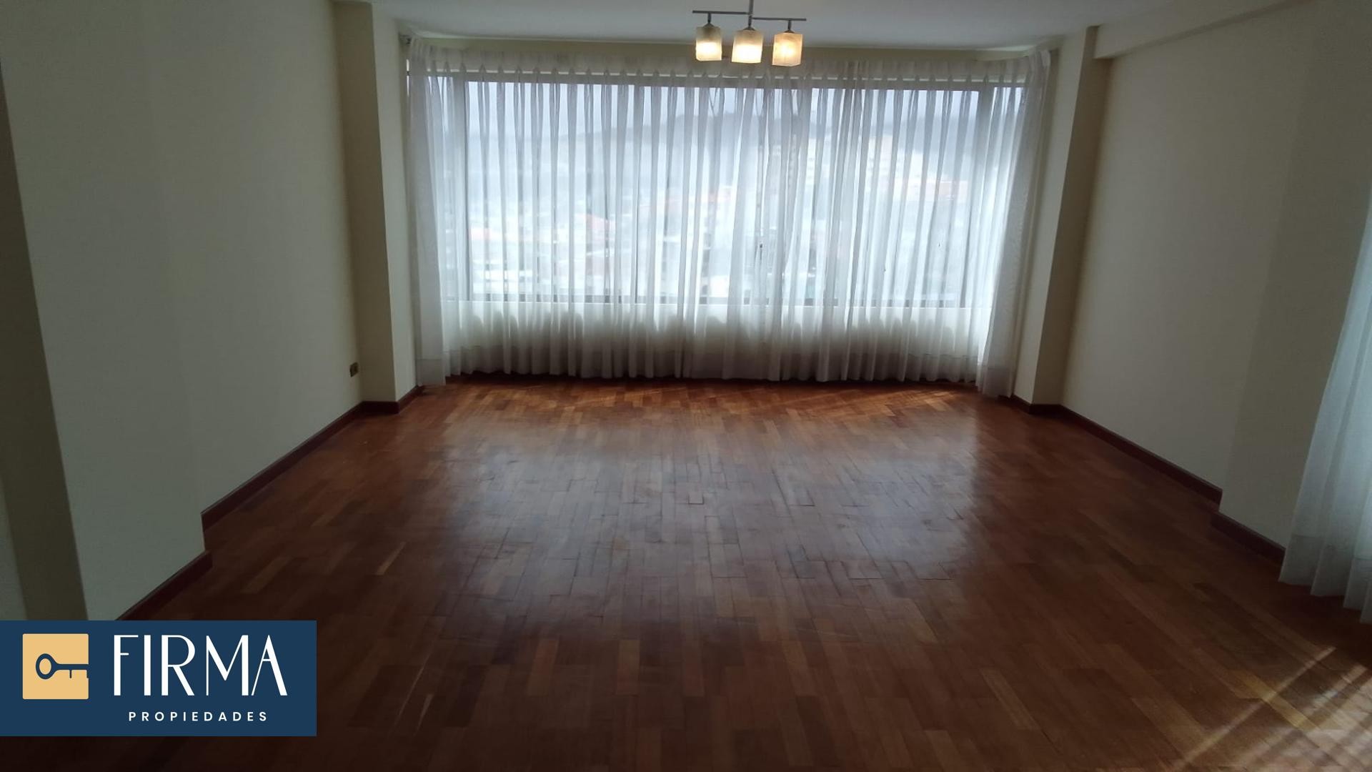 Departamento en Los Pinos en La Paz 3 dormitorios 4 baños 1 parqueos Foto 3