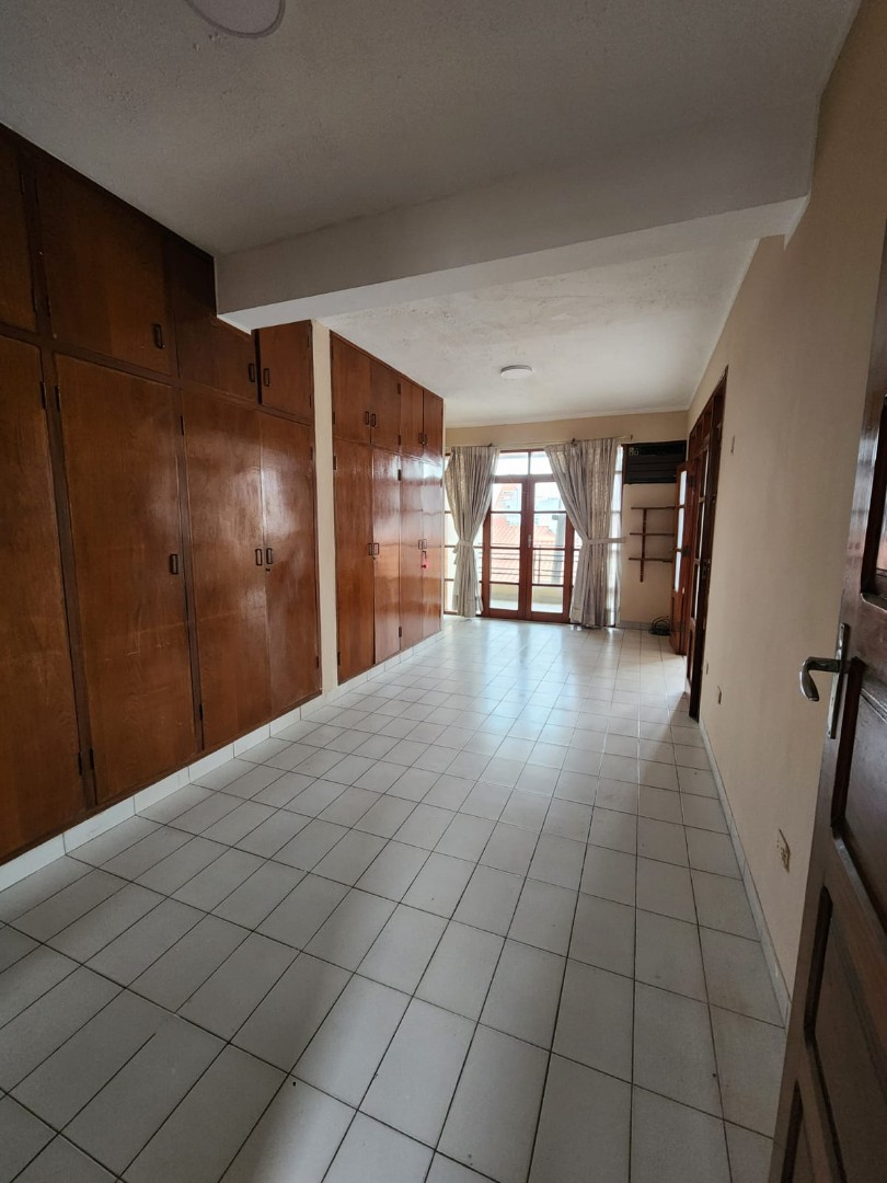 Edificio en VentaCalle Independencia esquina Monseñor Salvatierra 6 dormitorios 4 baños 1 parqueos Foto 3