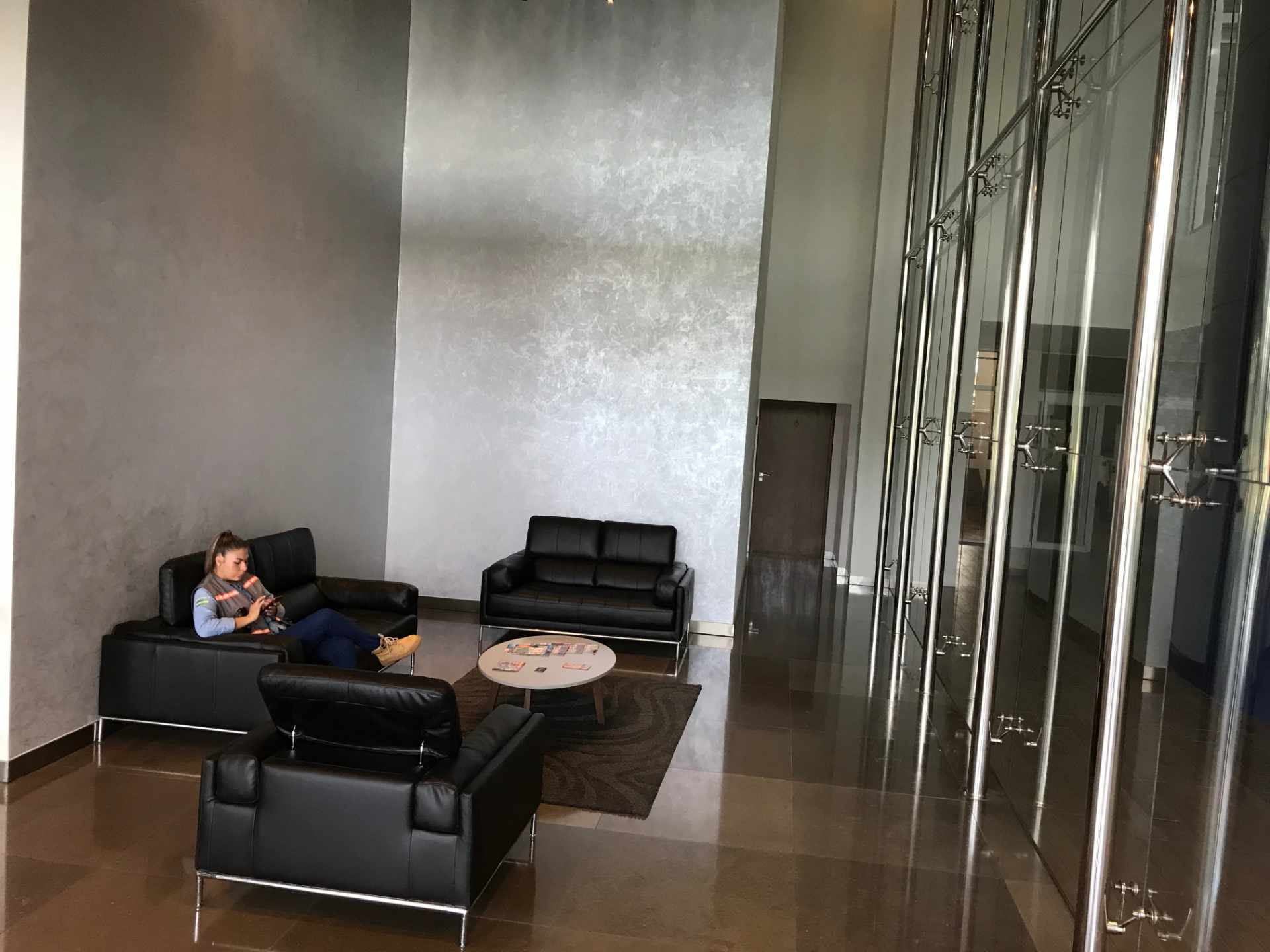 Oficina en AlquilerUrubó Business Center piso 5, en la entrada del Urubó, lado del hotel Radisson. 4 dormitorios 2 baños 2 parqueos Foto 14