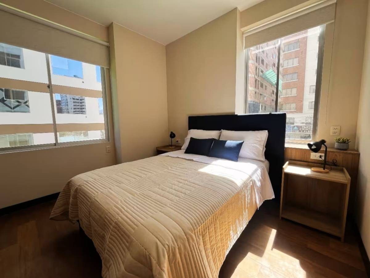 Departamento en Obrajes en La Paz 2 dormitorios 3 baños  Foto 7