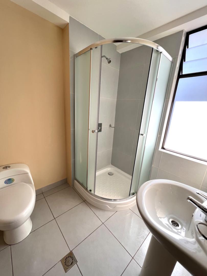 Departamento en Los Pinos en La Paz 3 dormitorios 3 baños 1 parqueos Foto 11