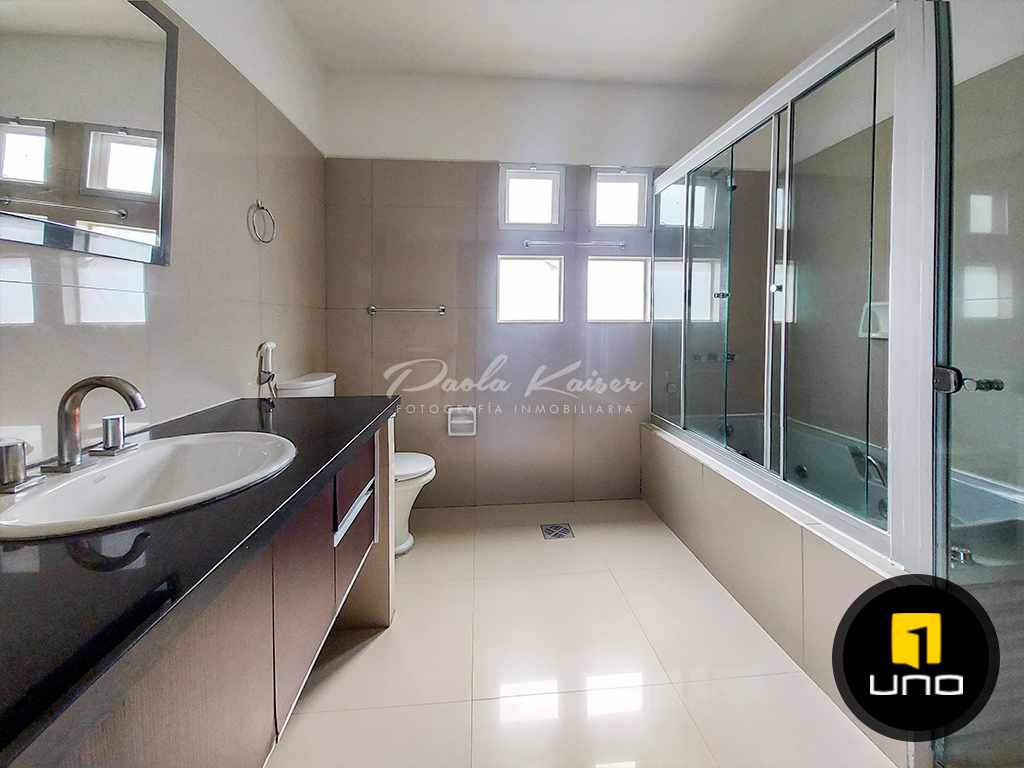 Casa en Urubó en Santa Cruz de la Sierra 3 dormitorios 4 baños 6 parqueos Foto 14
