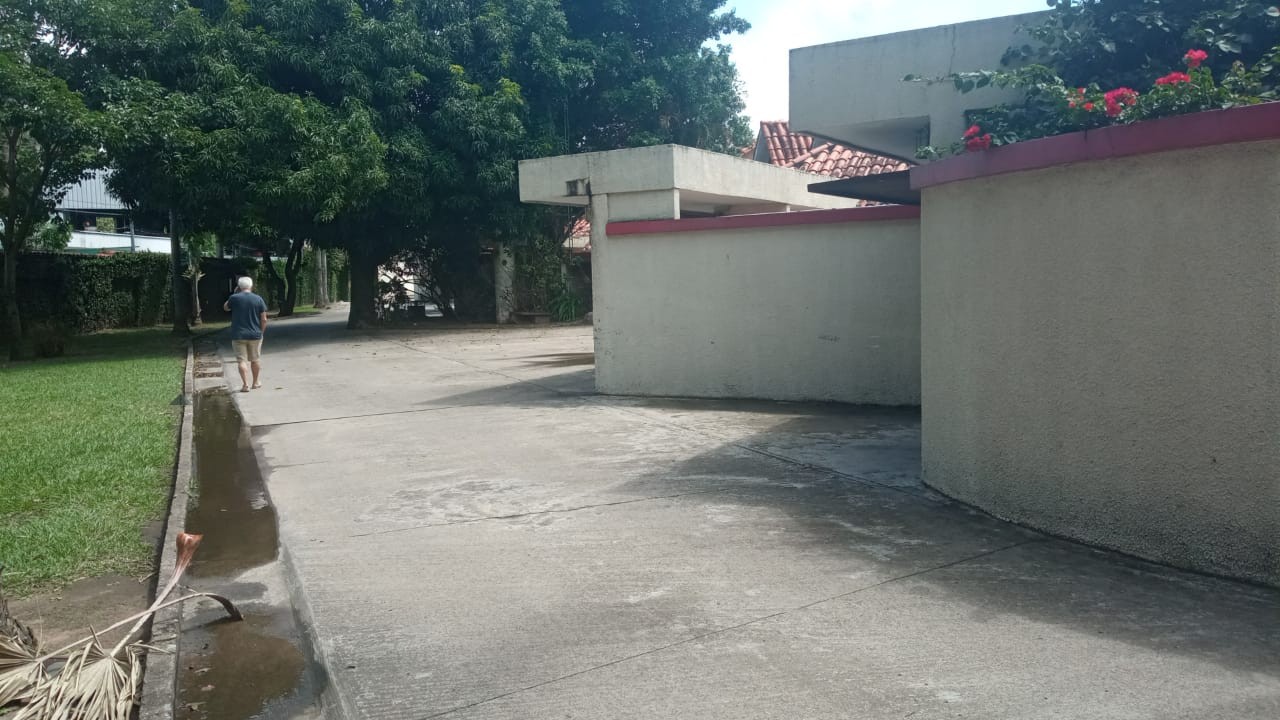Edificio en Entre 6to y 7mo anillo Norte en Santa Cruz de la Sierra 35 dormitorios 37 baños 35 parqueos Foto 10
