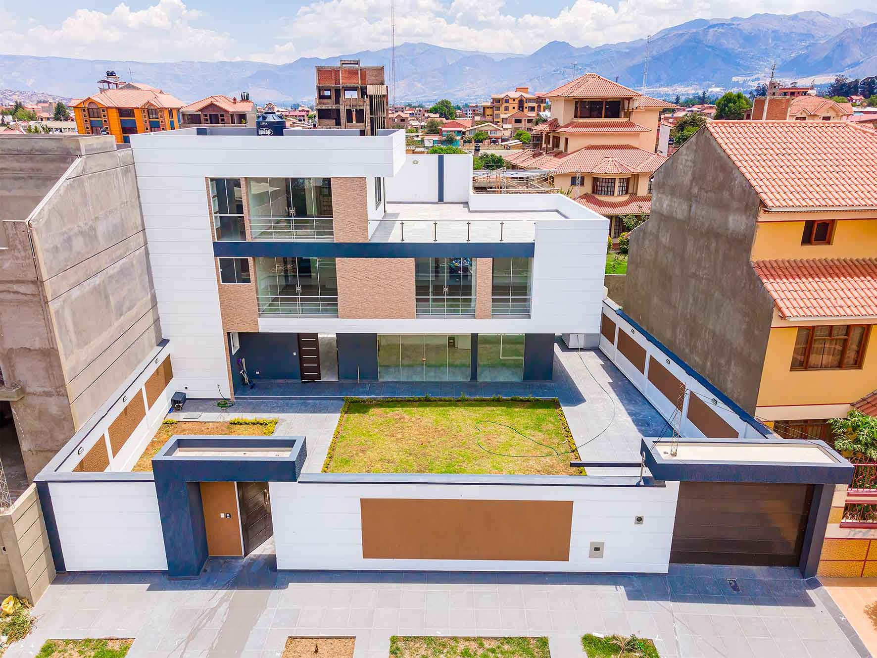Casa en Quillacollo en Cochabamba 6 dormitorios 5 baños 3 parqueos Foto 9