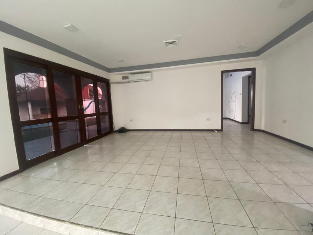 En Alquiler a $us 1,800 Foto 16