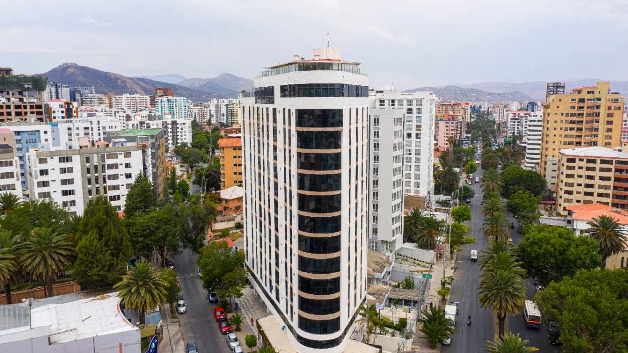 Departamento en Cala Cala en Cochabamba 3 dormitorios 4 baños 1 parqueos Foto 2