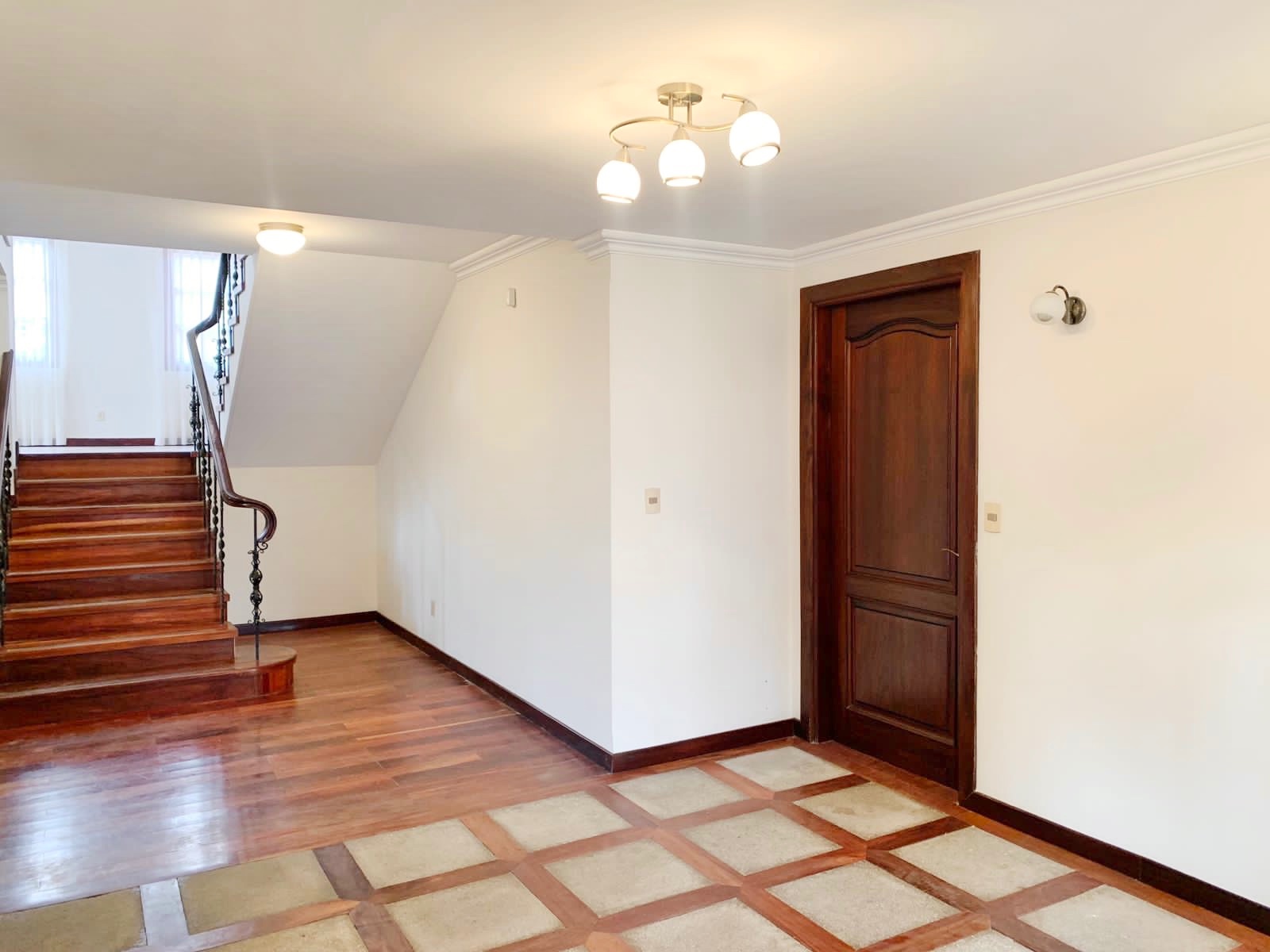 Casa en Auquisamaña en La Paz 3 dormitorios 4 baños 3 parqueos Foto 13