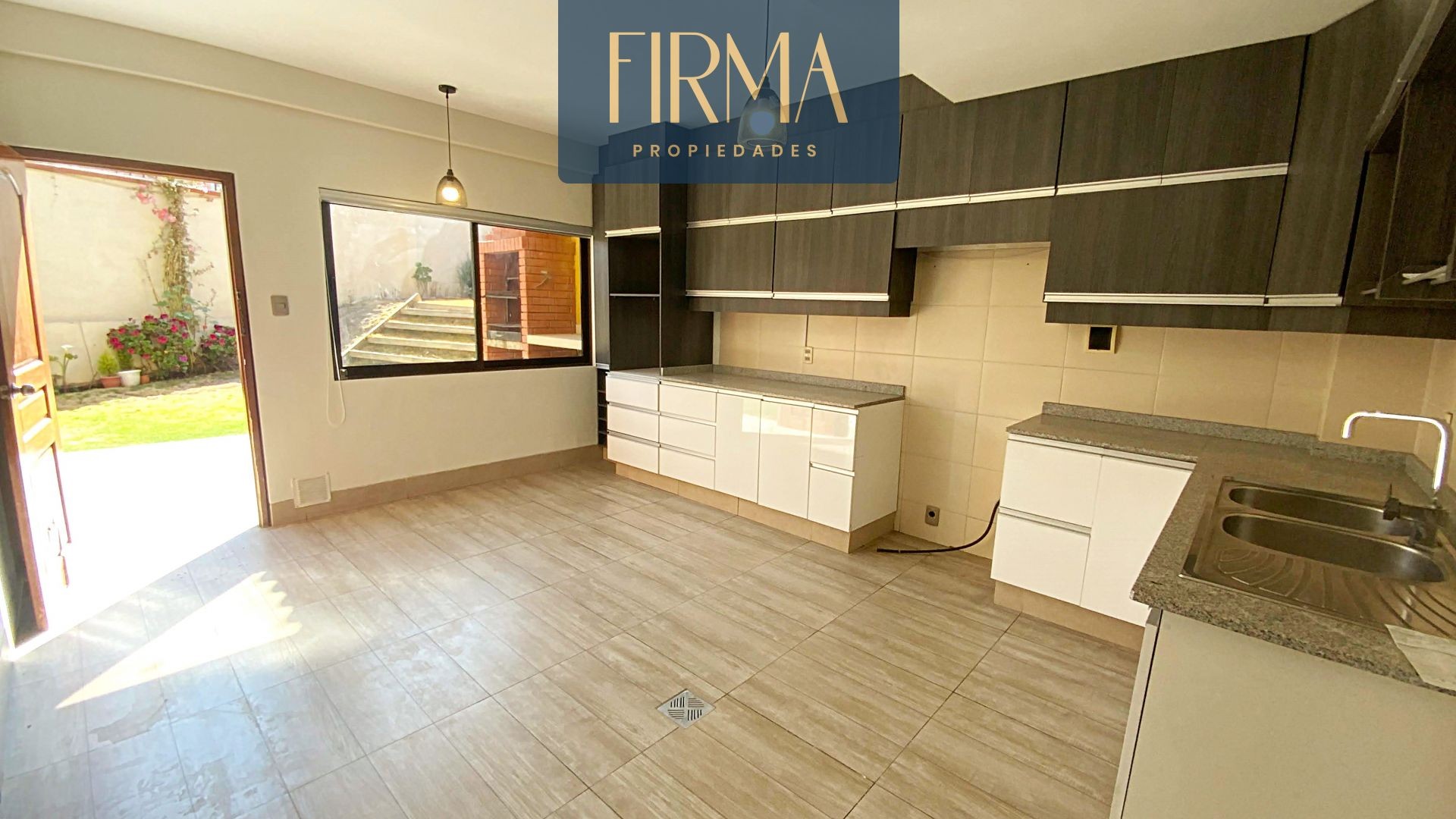 Casa en VentaLas Lomas de Achumani  3 dormitorios 3 baños 2 parqueos Foto 19