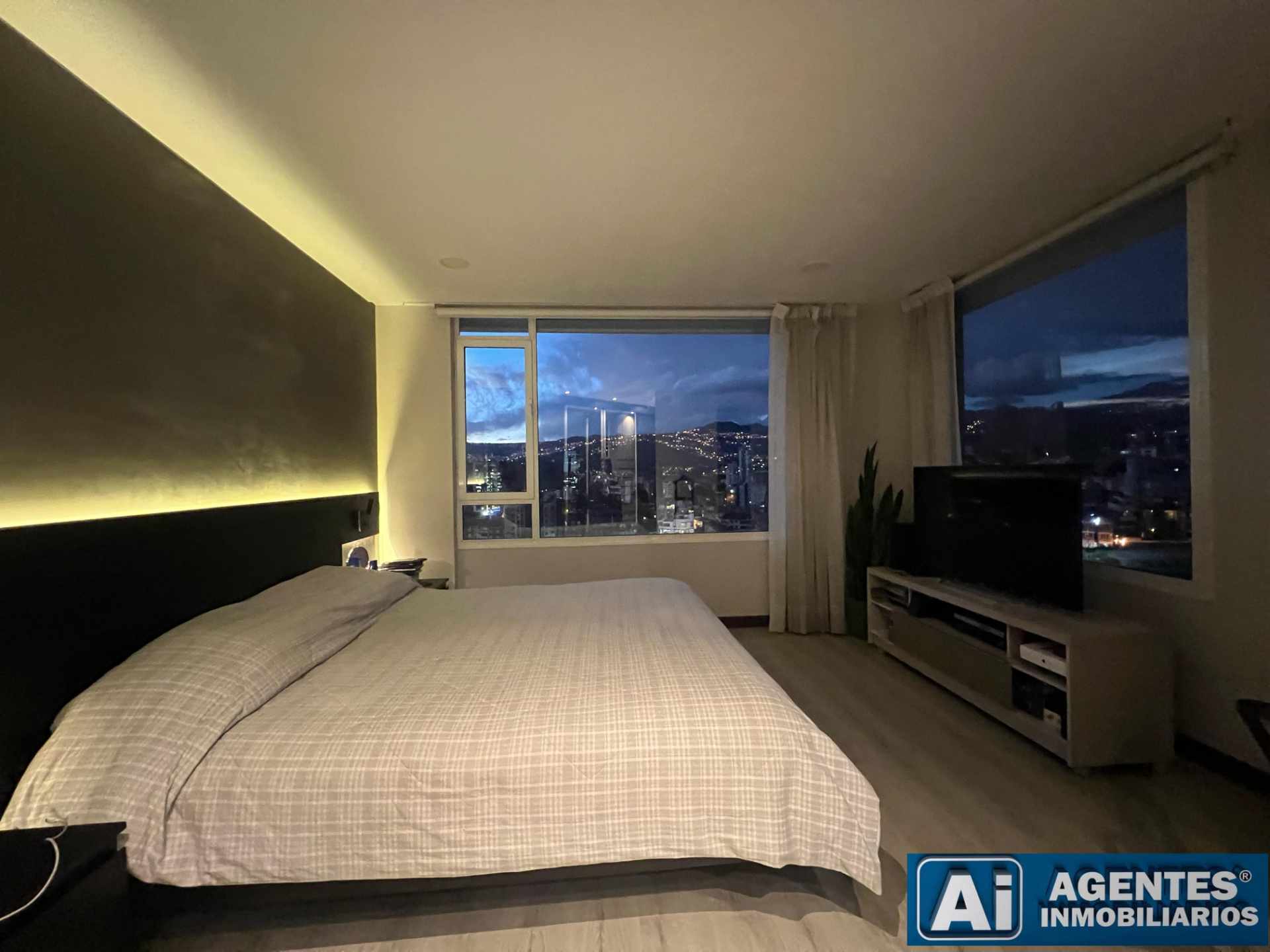 En Alquiler a $us 1,000 Foto 1