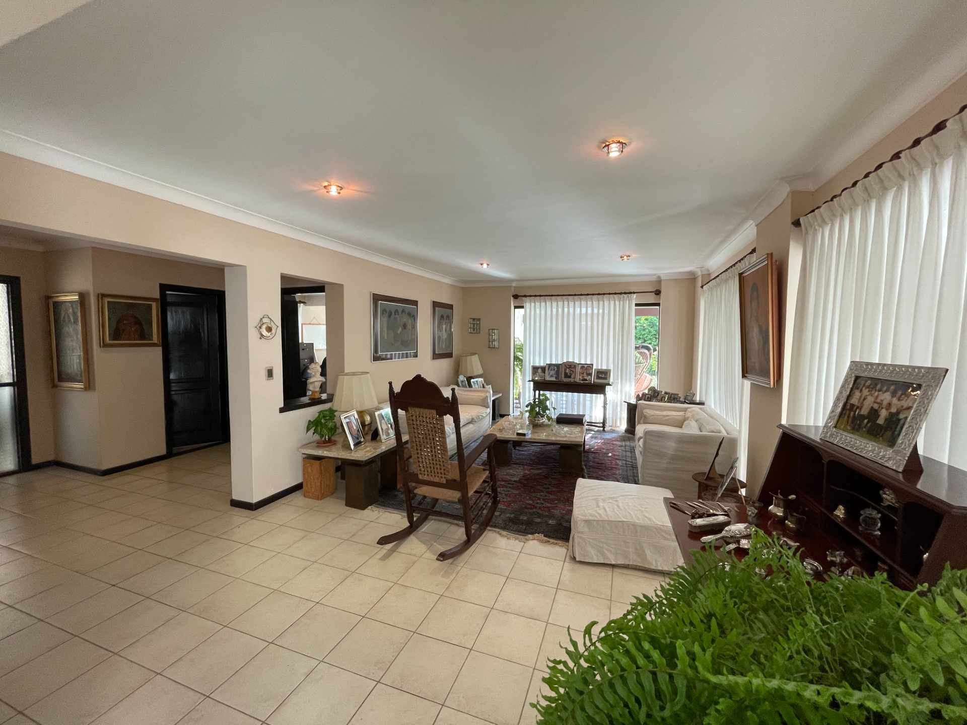 Casa en Entre 4to y 5to anillo Oeste en Santa Cruz de la Sierra 3 dormitorios 6 baños 4 parqueos Foto 16