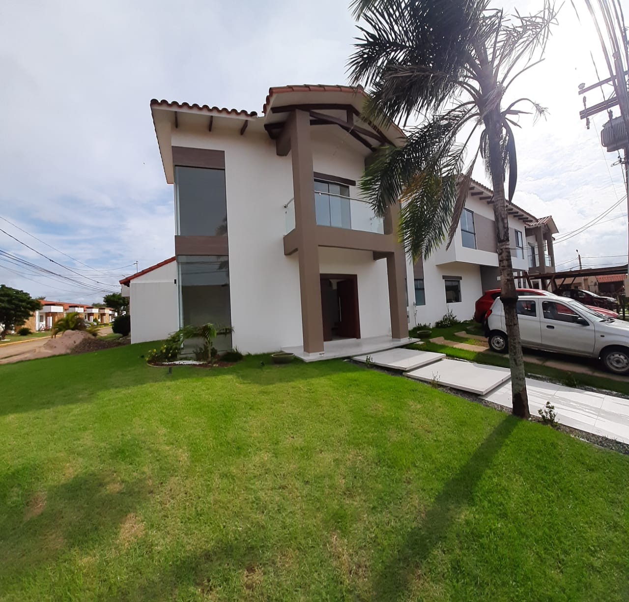 Casa en VentaZona norte 8vo anillo Foto 1