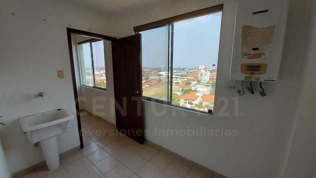 Departamento en Entre 4to y 5to anillo Norte en Santa Cruz de la Sierra 3 dormitorios 4 baños 1 parqueos Foto 8