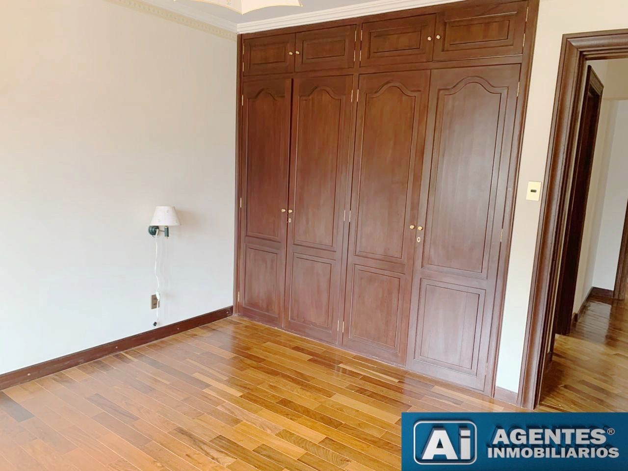 Casa en AlquilerLA FLORIDA HERMOSA RESIDENCIA EN ALQUILER 4 dormitorios 4 baños 4 parqueos Foto 7