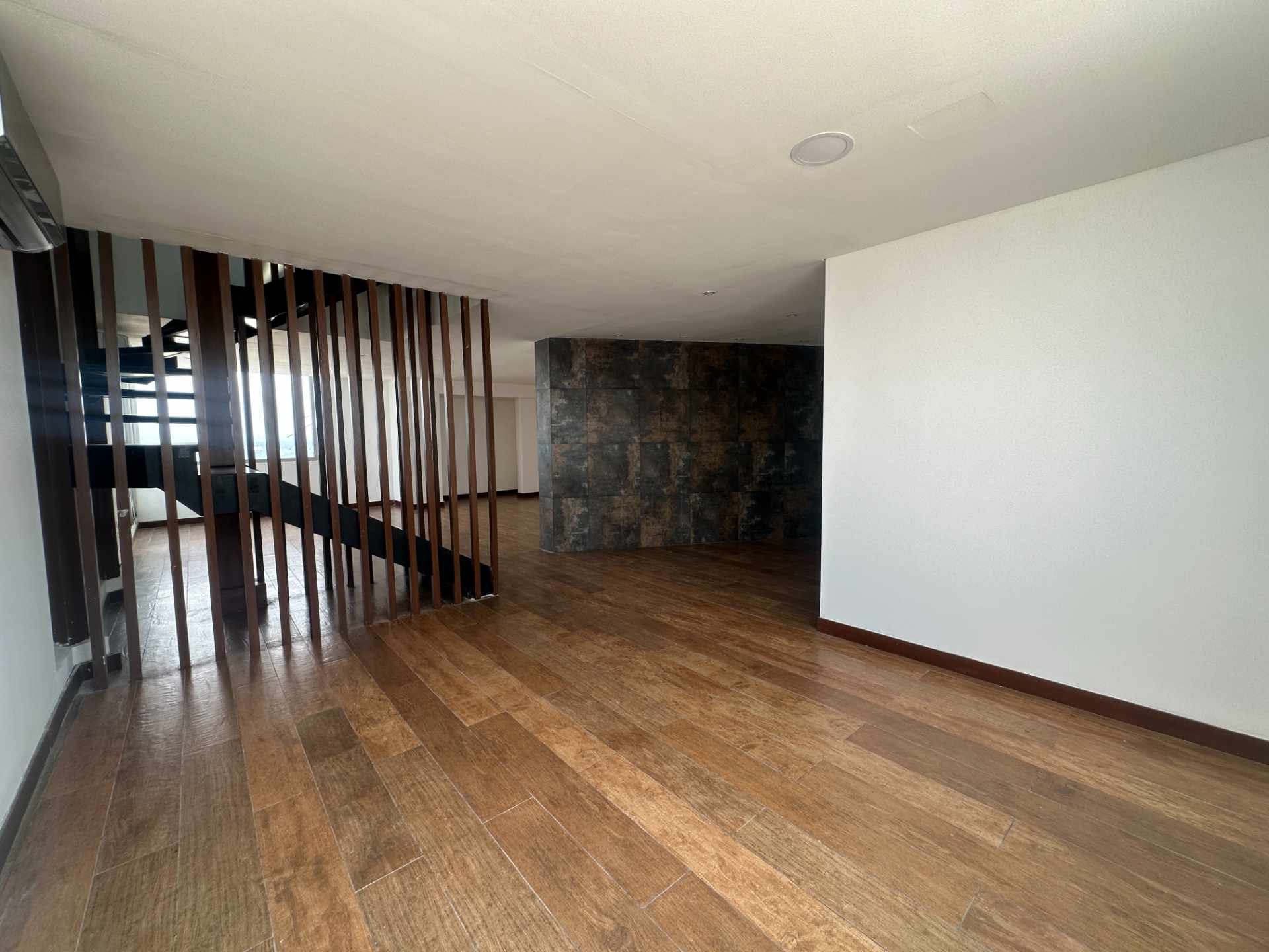 Oficina en Equipetrol en Santa Cruz de la Sierra 10 dormitorios 3 baños 2 parqueos Foto 9