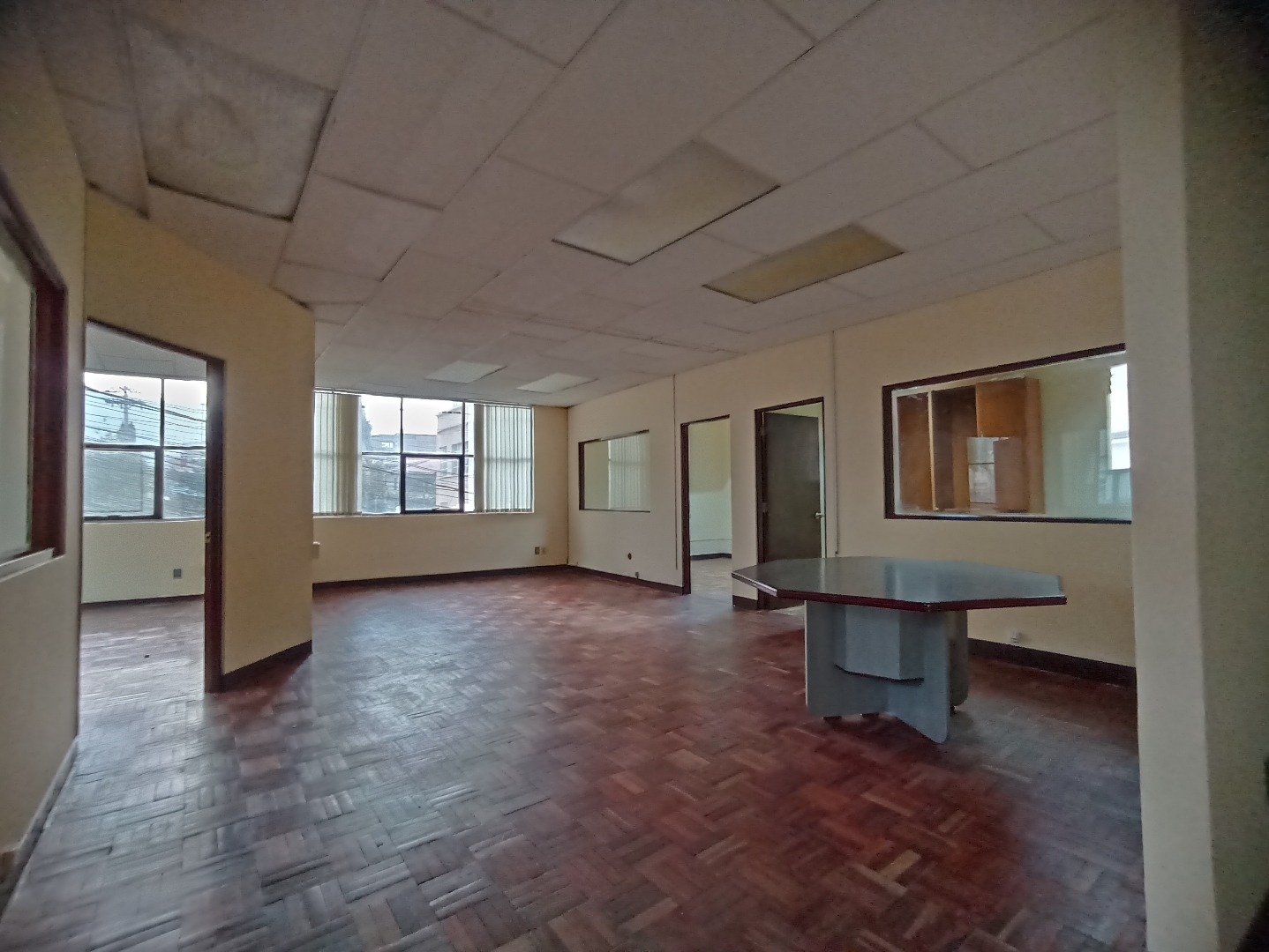 Oficina en Miraflores en La Paz 13 dormitorios 5 baños 2 parqueos Foto 10