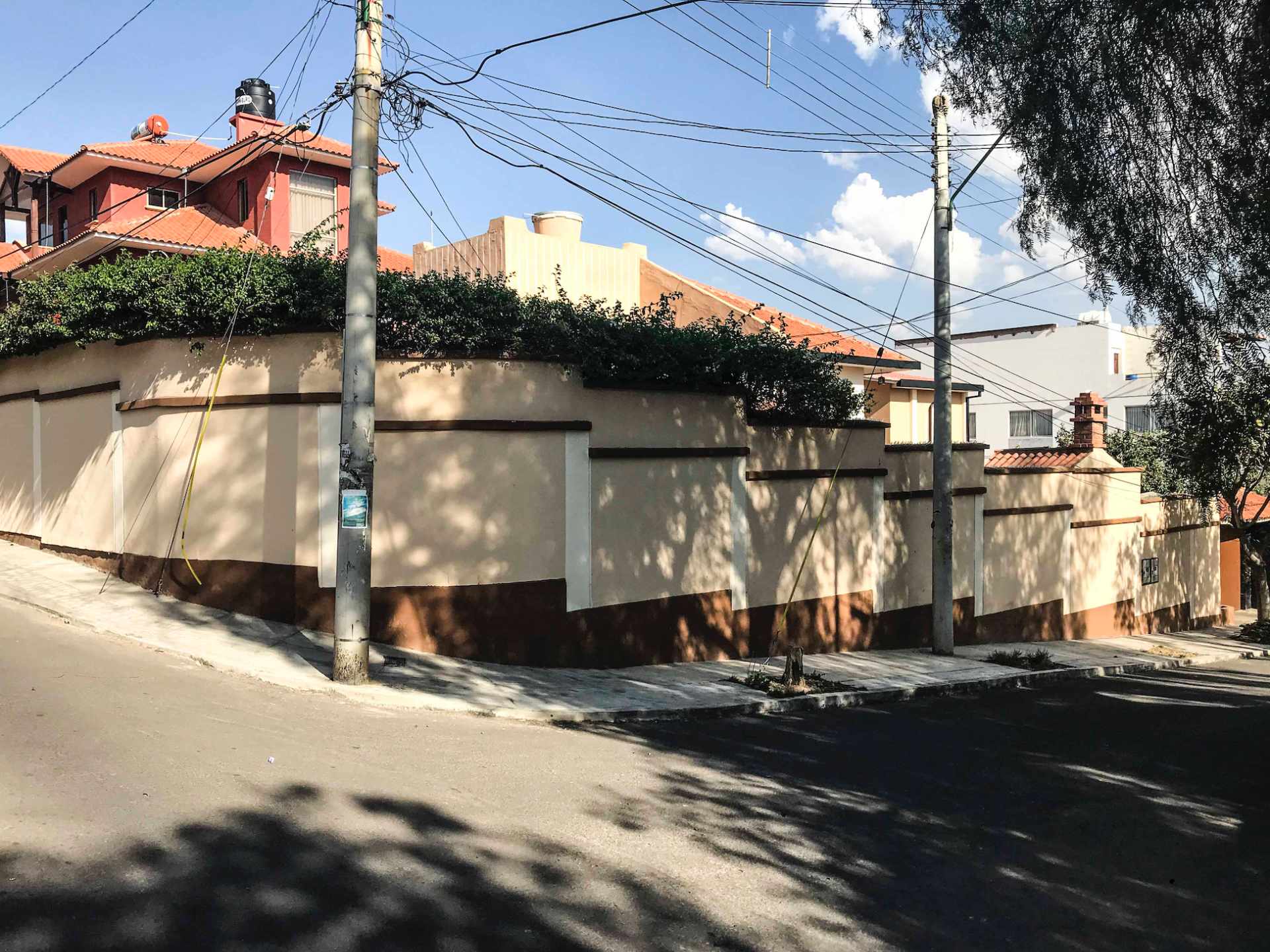 Casa en Queru Queru en Cochabamba 7 dormitorios 5 baños 3 parqueos Foto 4