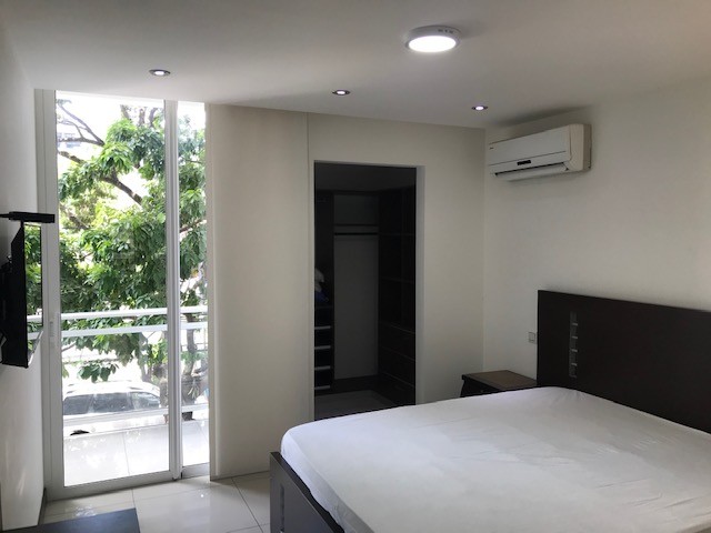 Departamento en AlquilerCondominio Onix, Equipetrol Norte, entre 3er. y 4to. Anillo, próximo a Manzana 40.  2 dormitorios 2 baños 1 parqueos Foto 8