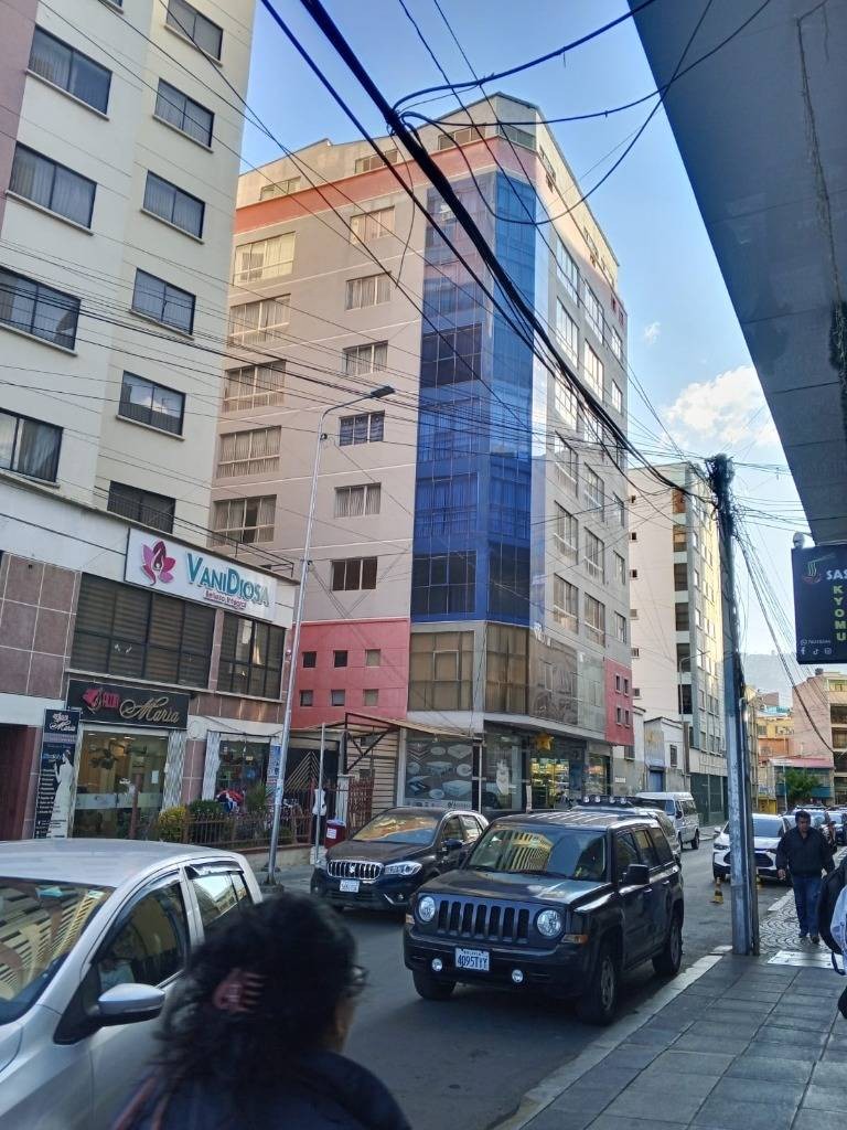 Departamento HERMOSO DEPARTAMENTO DUPLEX EN VENTA EN MIRAFLORES Foto 2