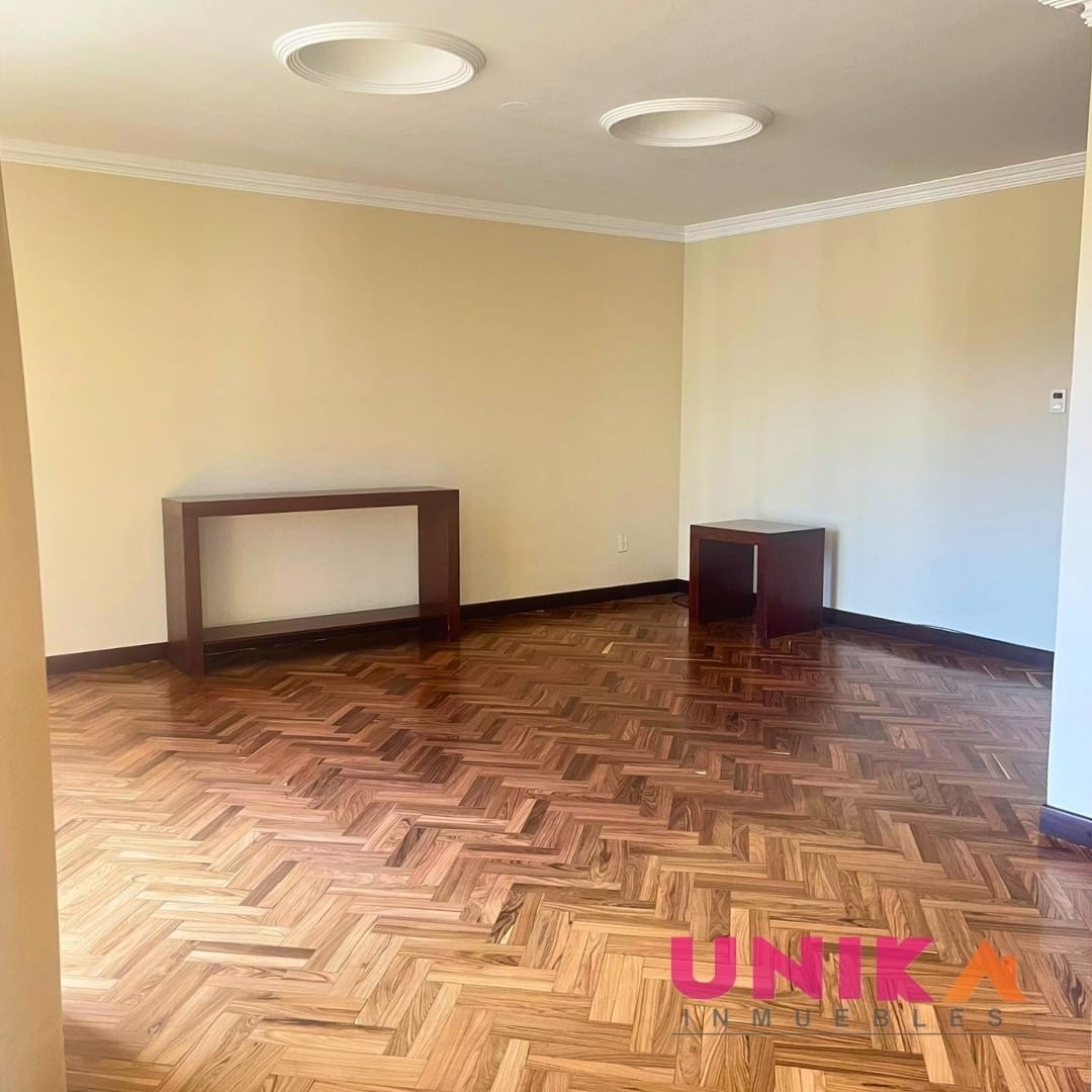 Departamento en AlquilerHermoso Penthouse Duplex Semi Amueblado, con lindas vista , Calacoto  3 dormitorios 4 baños 2 parqueos Foto 5