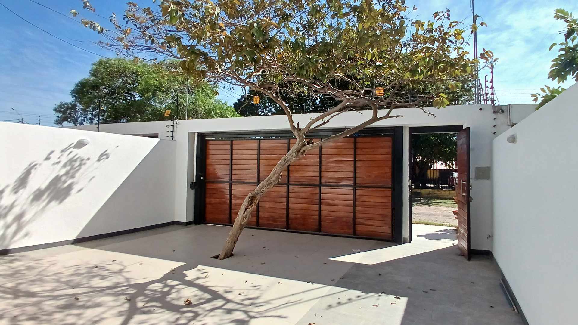 Casa en AlquilerAV. BANZER (6º y 7º Anillo)📍 Ubicación: Detrás del Hipermaxi Foto 3