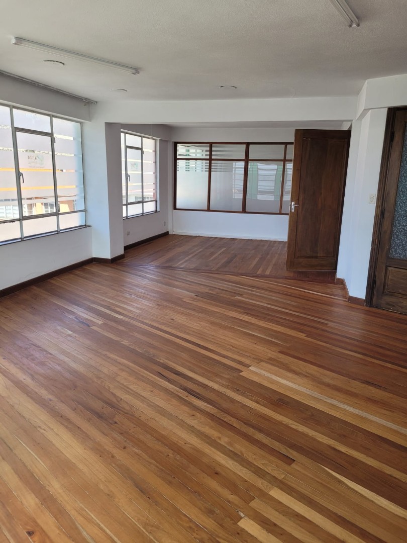 Casa en AlquilerSOPOCACHI -  CASA EN ALQUILER O VENTA -  PARA OFICINAS - 3 PLANTAS  21 dormitorios 5 baños 5 parqueos Foto 7