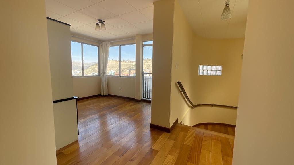 Departamento en AlquilerDEPARTAMENTO DUPLEX EN ALQUILER EN IRPAVI 4 dormitorios 5 baños 1 parqueos Foto 7