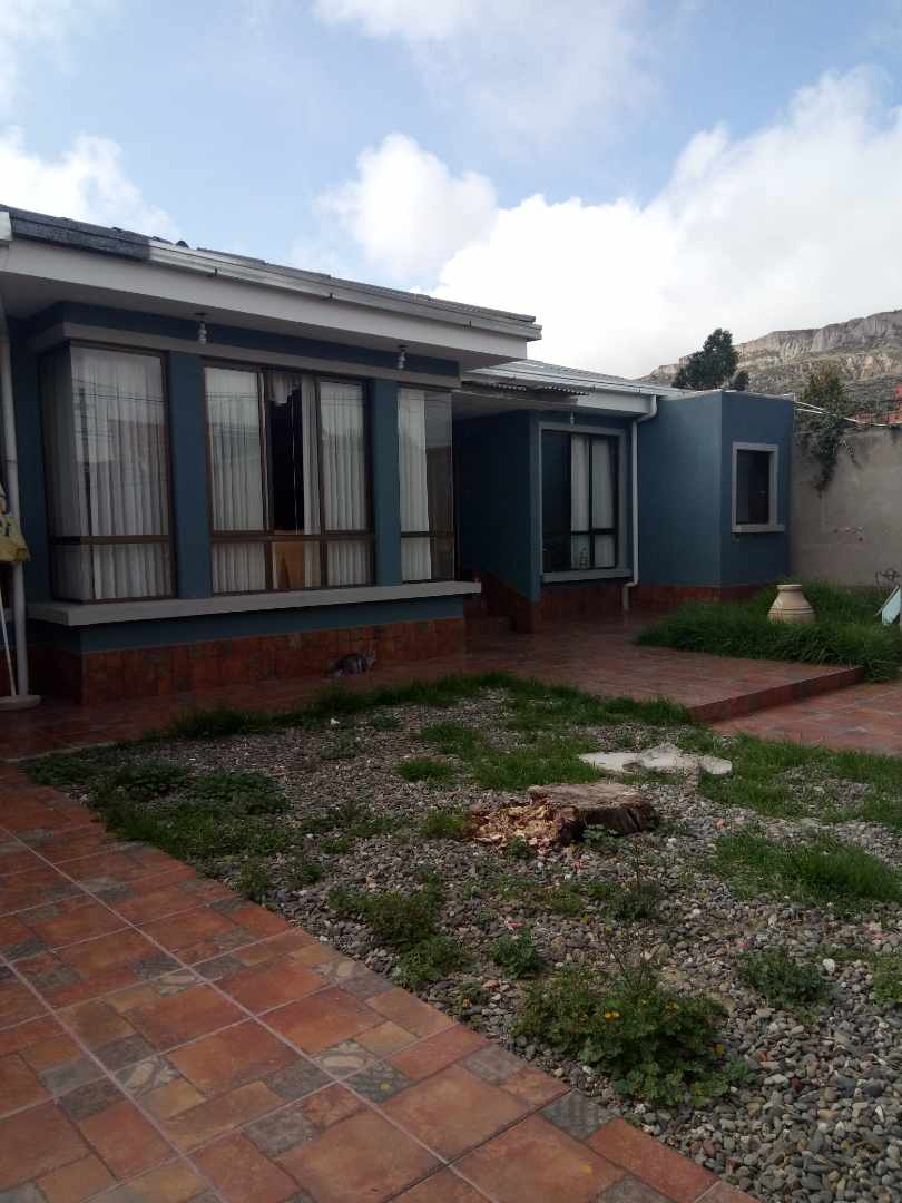 Casa en Mallasa en La Paz 3 dormitorios 9 baños 3 parqueos Foto 2