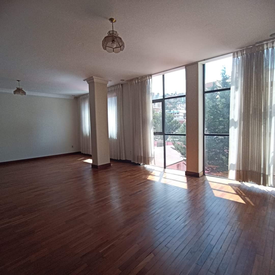 Departamento en Obrajes en La Paz 3 dormitorios 4 baños 1 parqueos Foto 5
