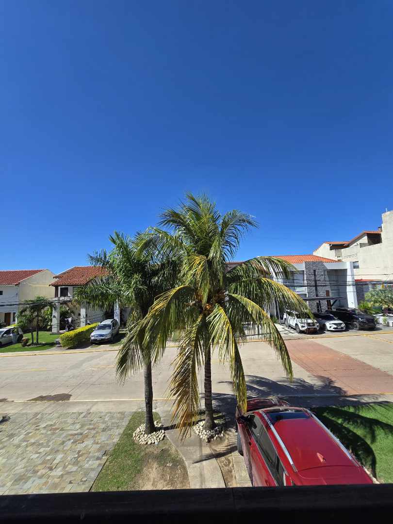 Casa en VentaZONA NORTE Km 8   1 /2 4 dormitorios 4 baños 2 parqueos Foto 3
