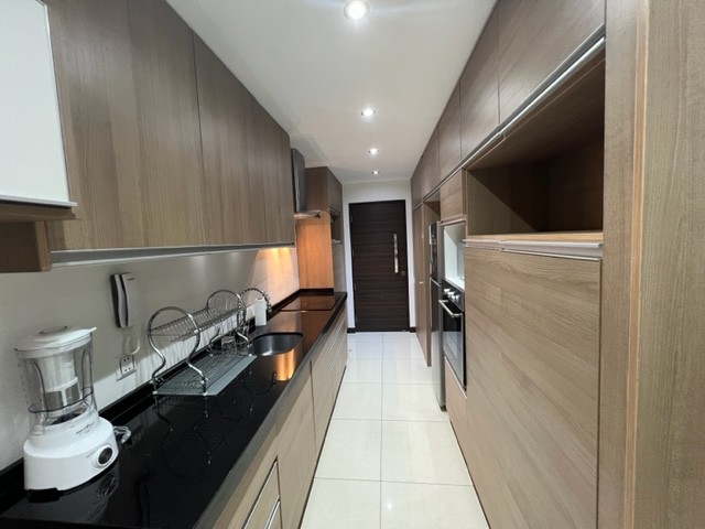 Departamento en AlquilerCondominio Onix, ubicación top y exclusiva en Equipetrol Norte, próximo a Manzana 40, Hotel Camino Real, Supermercados Hipermaxi, Shopping Fidalga, Mall Ventura, bancos, farmacias, cafés y restaurantes. Cerca de todo a pie. 1 dormitorios 1 baños 1 parqueos Foto 4